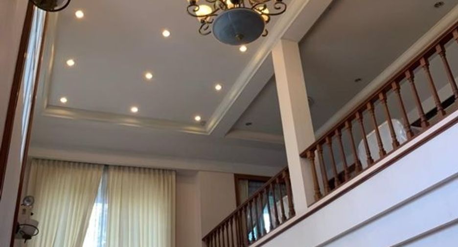 For rent 4 bedrooms house in Bang Na, Bangkok