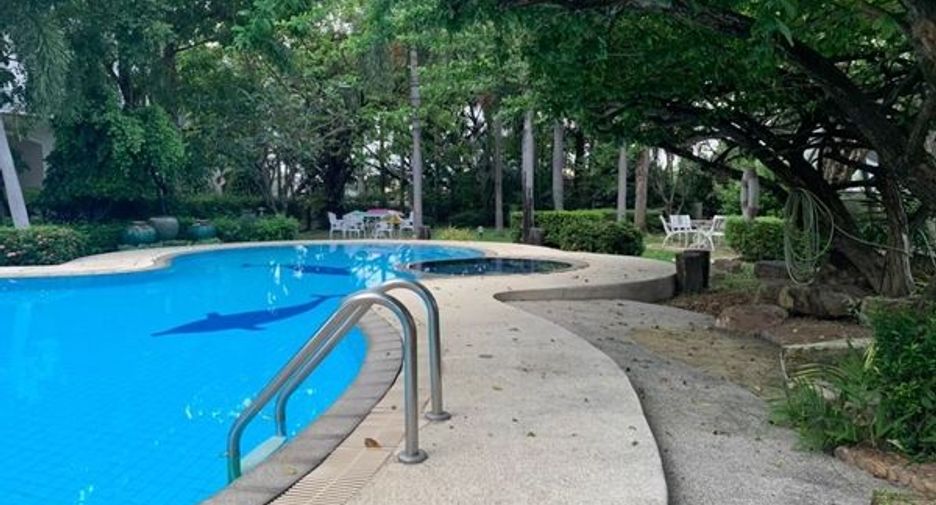 For rent 4 bedrooms house in Bang Na, Bangkok