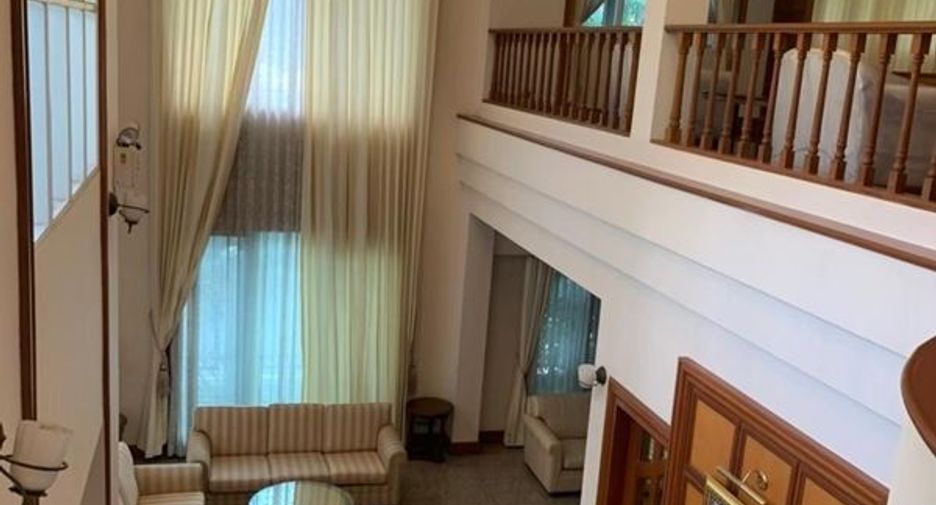 For rent 4 bedrooms house in Bang Na, Bangkok