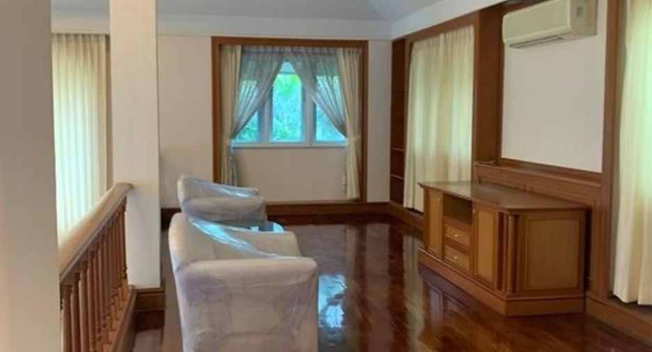 For rent 4 bedrooms house in Bang Na, Bangkok