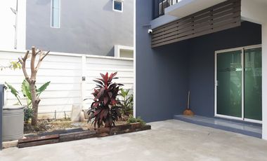 出售 3 卧室 联排别墅 在 Sai Noi, Nonthaburi