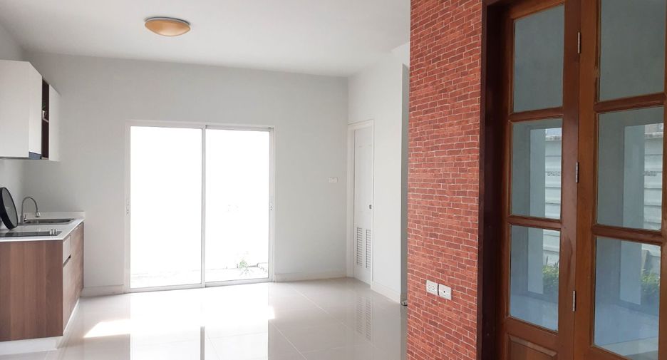 Reihenhaus zum Kauf mit 3 Zimmer in Sai Noi, Nonthaburi