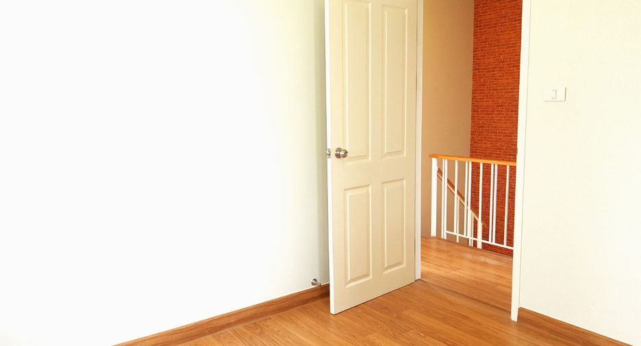 Reihenhaus zum Kauf mit 3 Zimmer in Sai Noi, Nonthaburi
