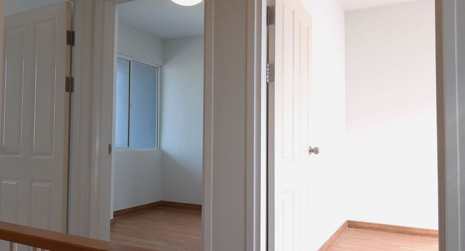 Reihenhaus zum Kauf mit 3 Zimmer in Sai Noi, Nonthaburi