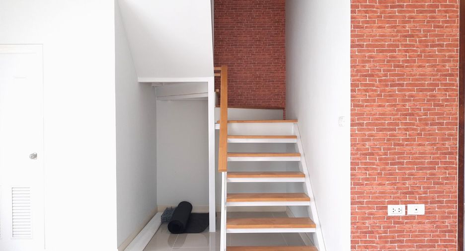 Reihenhaus zum Kauf mit 3 Zimmer in Sai Noi, Nonthaburi