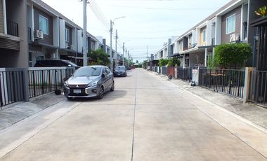 出售 3 卧室 联排别墅 在 Sai Noi, Nonthaburi