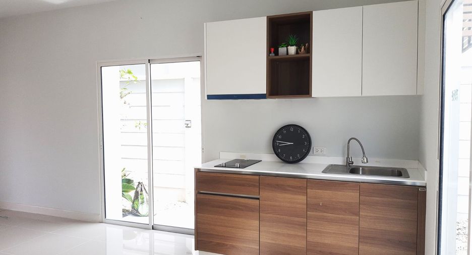 Reihenhaus zum Kauf mit 3 Zimmer in Sai Noi, Nonthaburi