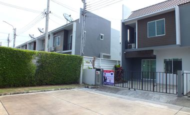出售 3 卧室 联排别墅 在 Sai Noi, Nonthaburi