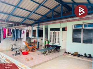 For sale 3 bed townhouse in Mueang Samut Songkhram, Samut Songkhram