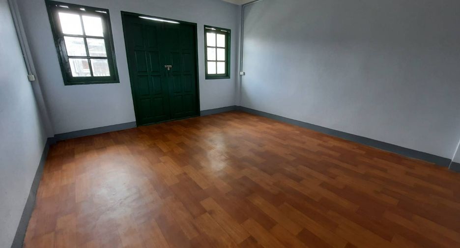 For rent 3 bedrooms retail Space in Thawi Watthana, Bangkok