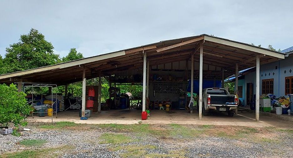 For sale 3 bedrooms retail Space in Klaeng, Rayong