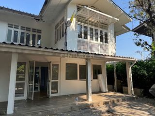 For rent 6 ベッドルーム house in Phaya Thai, Bangkok