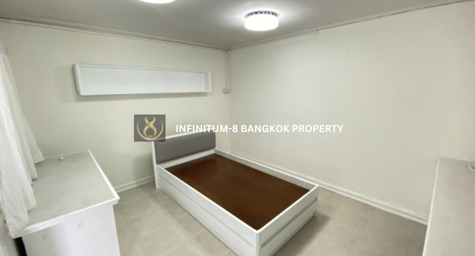 Casa en alquiler de 3 habitaciones en Suan Luang, Bangkok