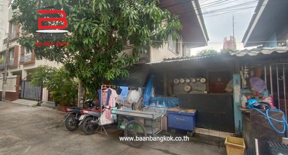 For sale 2 bed townhouse in Phaya Thai, Bangkok