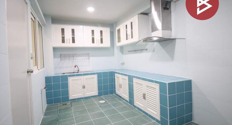 For sale 4 bed townhouse in Rat Burana, Bangkok