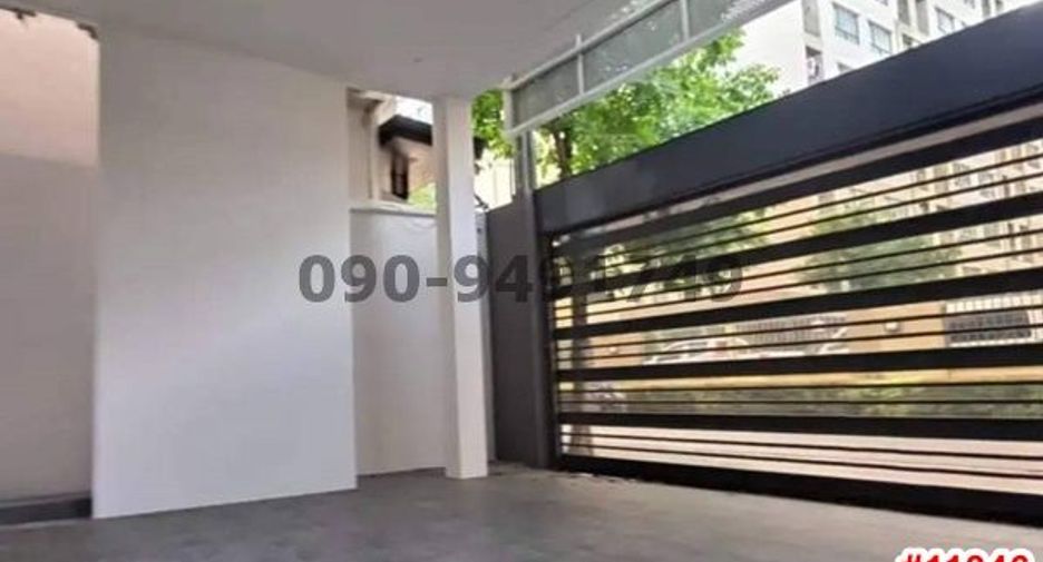 For rent 3 bedrooms townhouse in Suan Luang, Bangkok