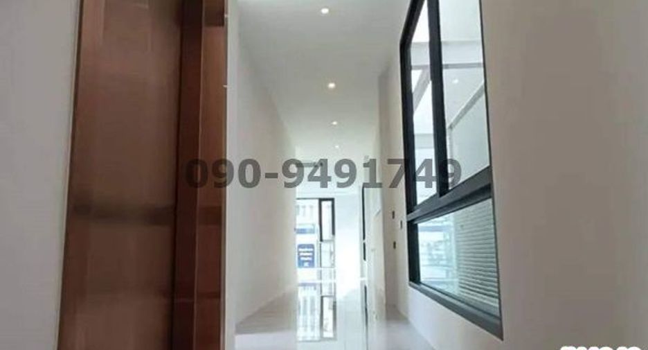 For rent 3 bedrooms townhouse in Suan Luang, Bangkok