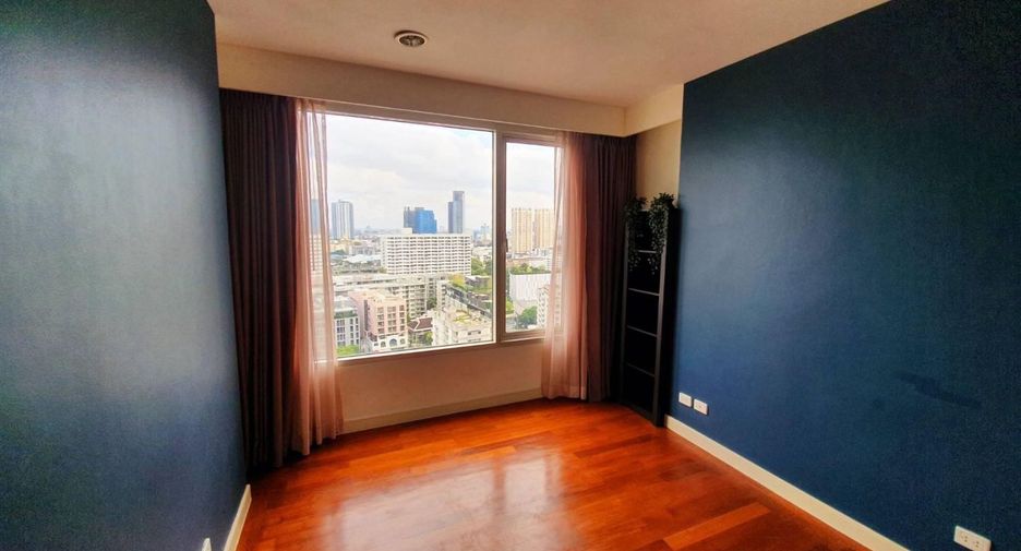 For rent 3 bedrooms condo in Watthana, Bangkok