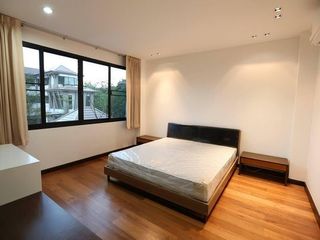 For rent 3 bedrooms house in Watthana, Bangkok