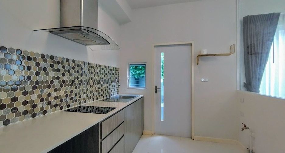 For rent and for sale 3 bedrooms townhouse in Bang Phli, Samut Prakan