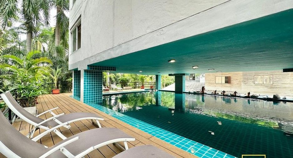 For rent 3 bedrooms serviced apartment in Yan Nawa, Bangkok