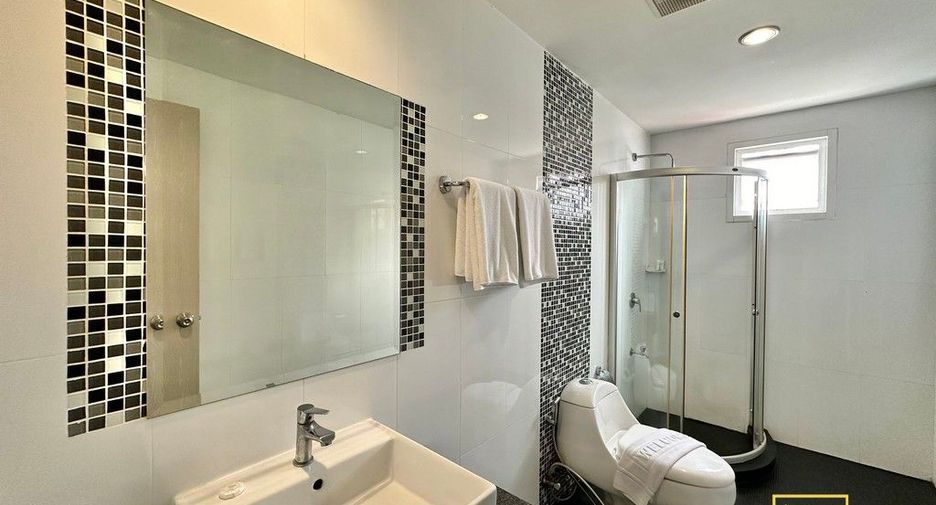 For rent 3 bedrooms serviced apartment in Yan Nawa, Bangkok