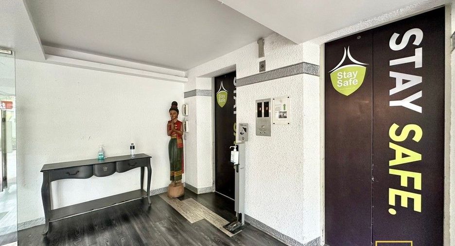 For rent 3 bedrooms serviced apartment in Yan Nawa, Bangkok