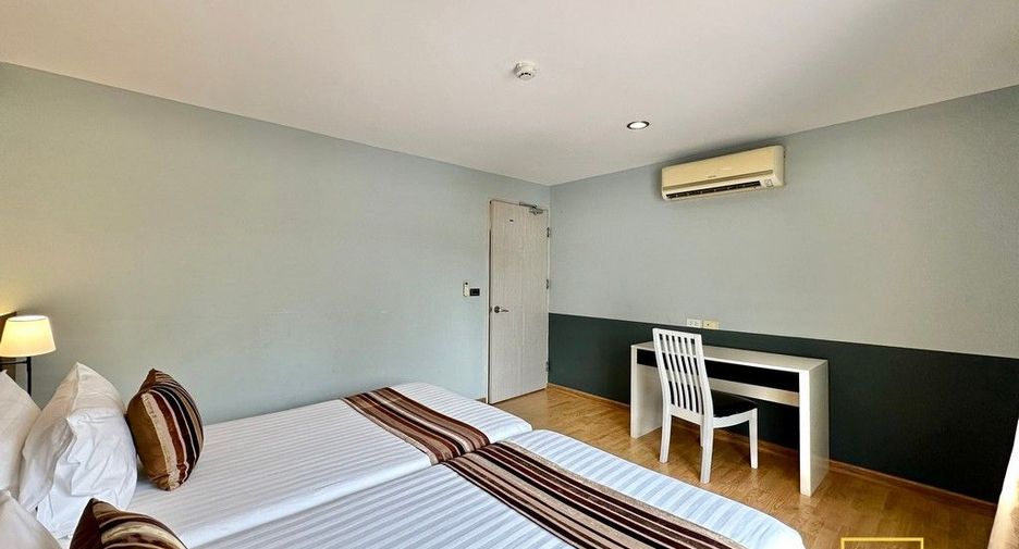 For rent 3 bedrooms serviced apartment in Yan Nawa, Bangkok