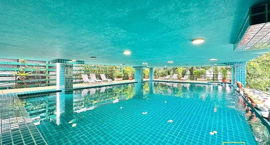 For rent 3 bedrooms serviced apartment in Yan Nawa, Bangkok