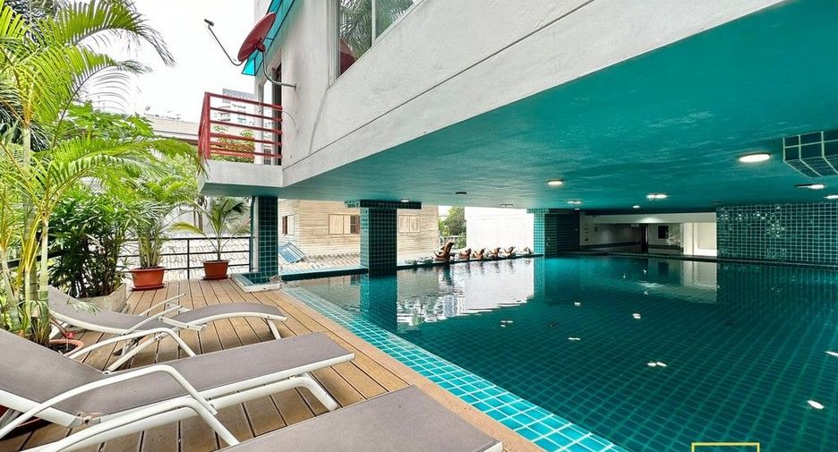 For rent 3 bedrooms serviced apartment in Yan Nawa, Bangkok