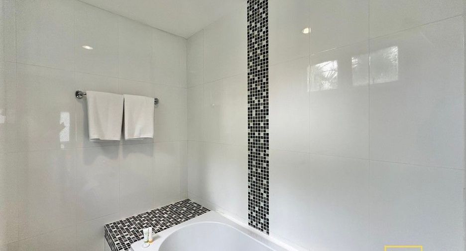 For rent 3 bedrooms serviced apartment in Yan Nawa, Bangkok