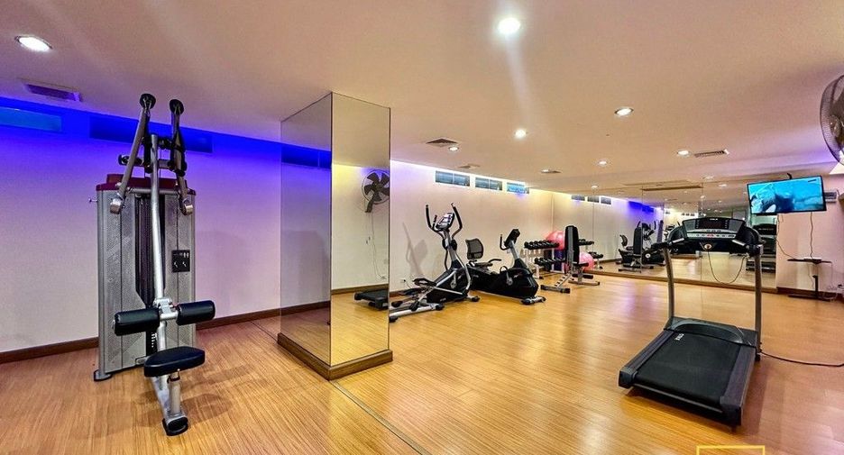For rent 3 bedrooms serviced apartment in Yan Nawa, Bangkok