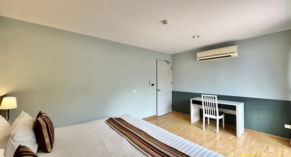 For rent 3 bed serviced apartment in Yan Nawa, Bangkok