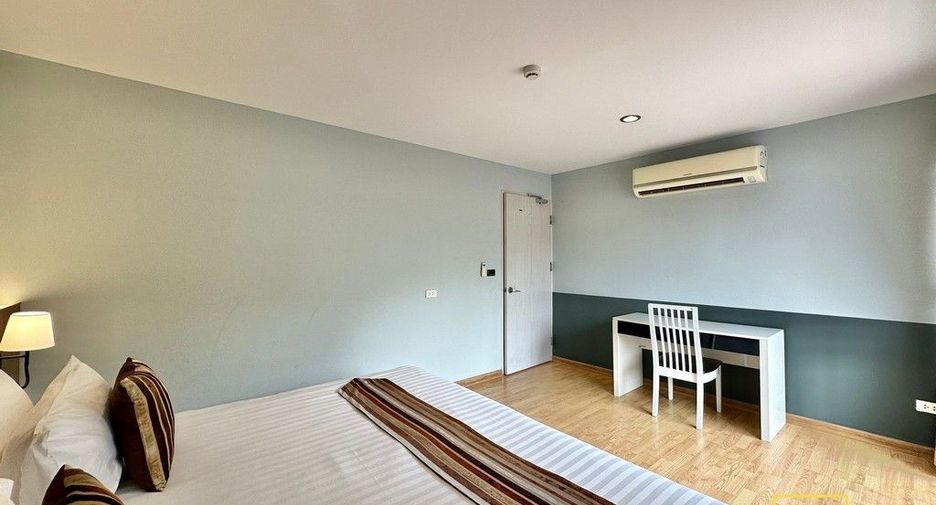 For rent 3 bedrooms serviced apartment in Yan Nawa, Bangkok