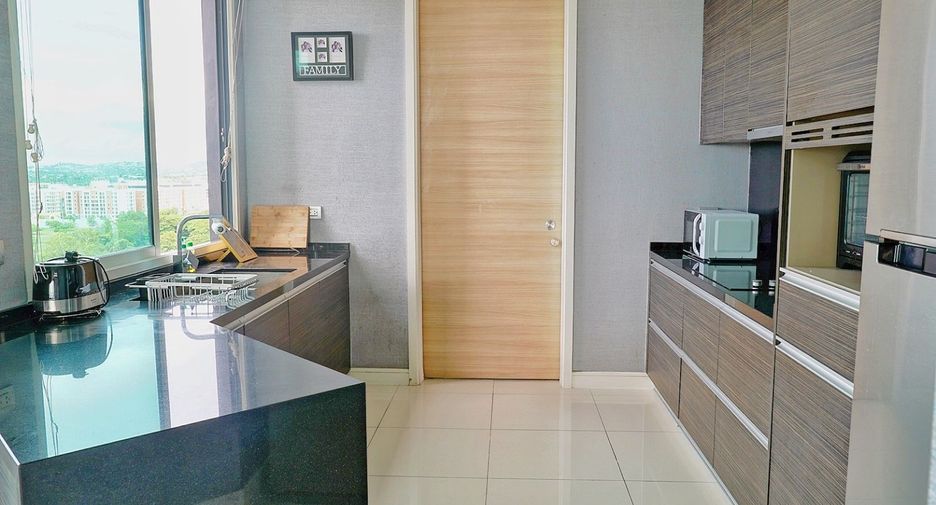 For rent 3 bedrooms condo in Bang Lamung, Chonburi