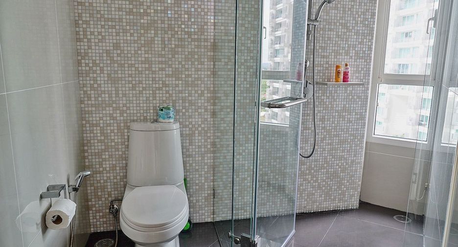 For rent 3 bedrooms condo in Bang Lamung, Chonburi