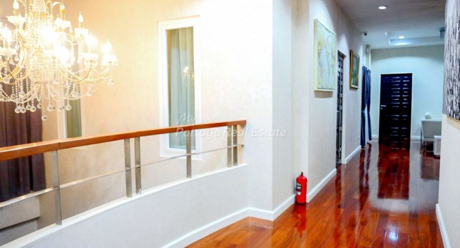 Casa en venta de 5 habitaciones en Bang Lamung, Chonburi