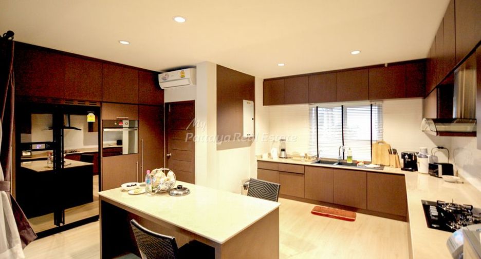 Casa en venta de 5 habitaciones en Bang Lamung, Chonburi