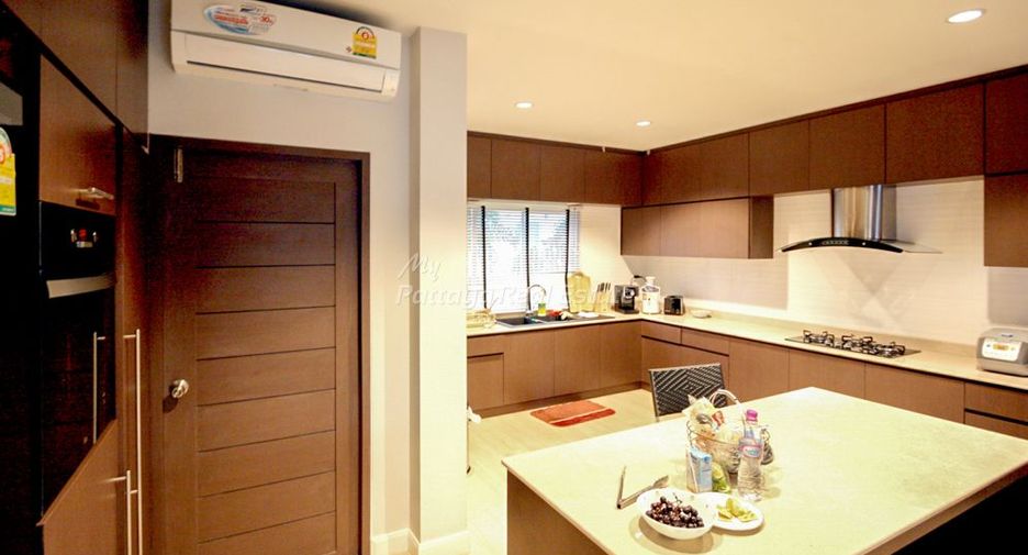 Casa en venta de 5 habitaciones en Bang Lamung, Chonburi