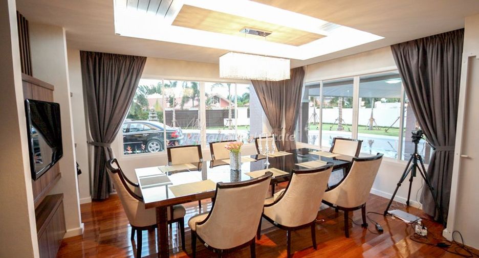 Casa en venta de 5 habitaciones en Bang Lamung, Chonburi