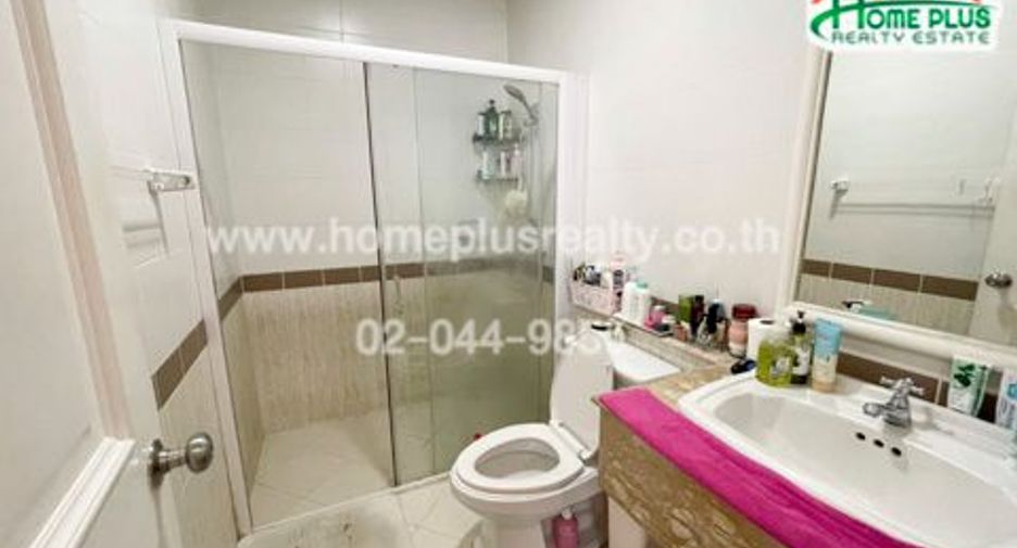 For sale 3 bedrooms townhouse in Bueng Kum, Bangkok