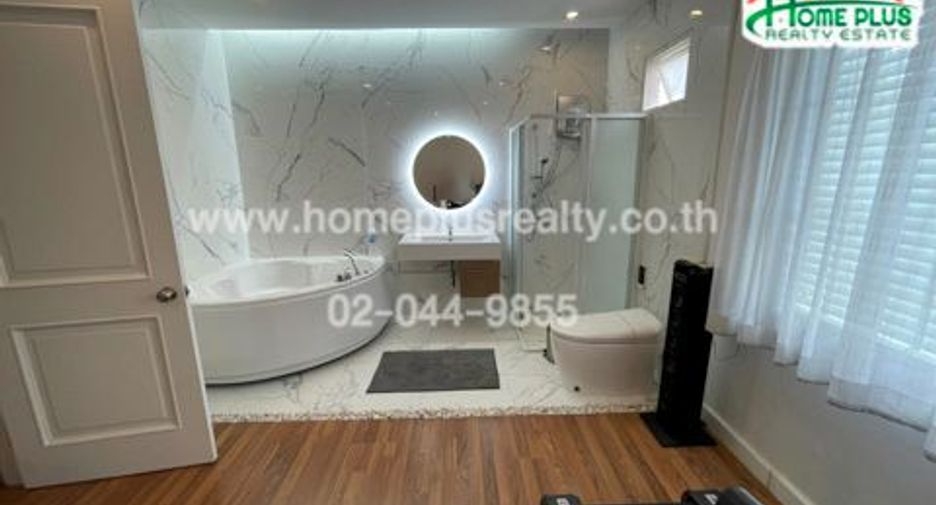 For sale 3 bedrooms townhouse in Bueng Kum, Bangkok