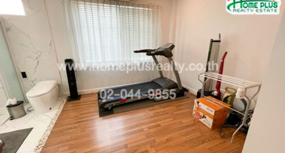For sale 3 bedrooms townhouse in Bueng Kum, Bangkok