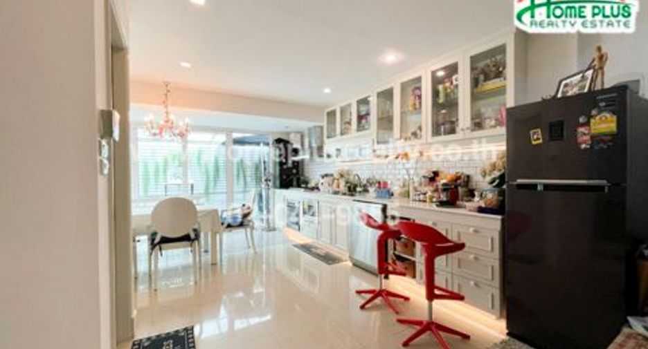 For sale 3 bedrooms townhouse in Bueng Kum, Bangkok