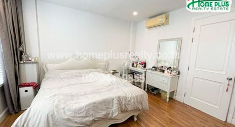 For sale 3 bedrooms townhouse in Bueng Kum, Bangkok