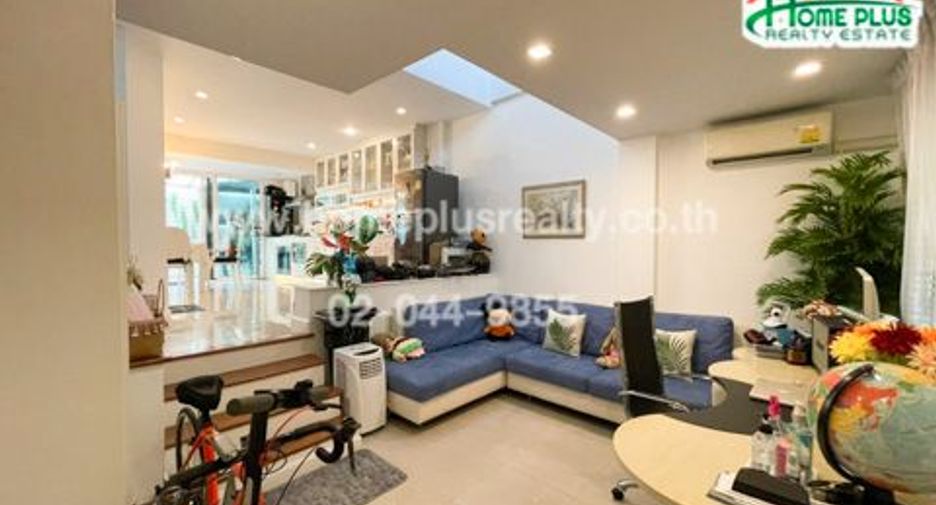 For sale 3 bedrooms townhouse in Bueng Kum, Bangkok