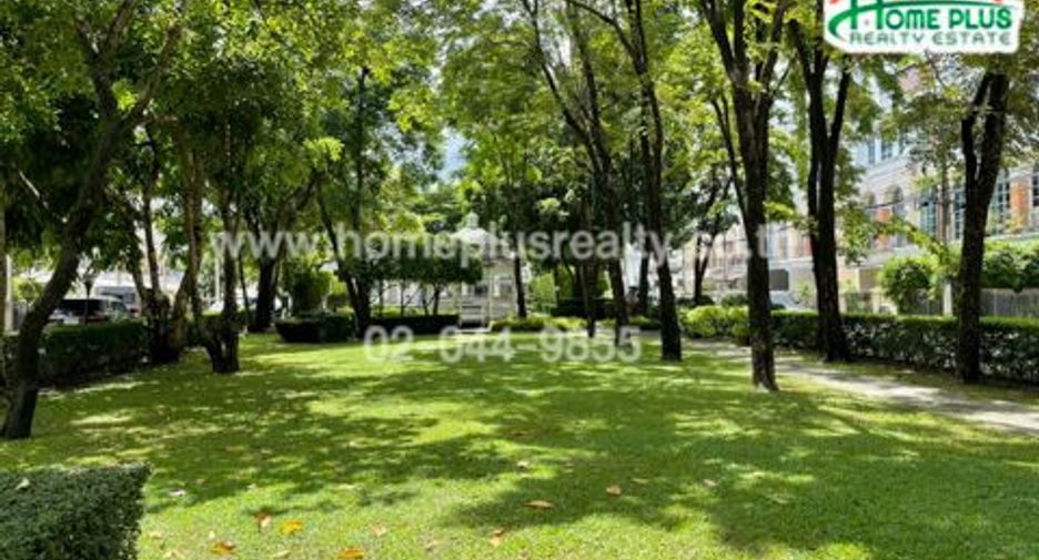 For sale 3 bedrooms townhouse in Bueng Kum, Bangkok