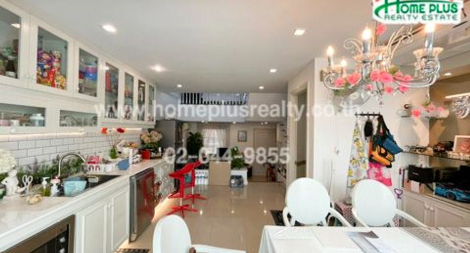 For sale 3 bedrooms townhouse in Bueng Kum, Bangkok