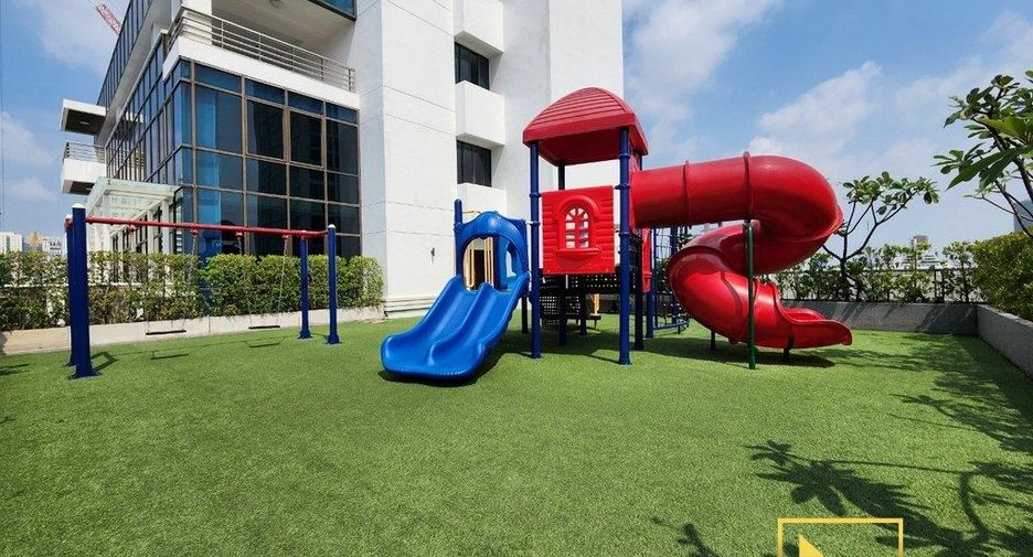 For rent 3 bedrooms apartment in Watthana, Bangkok