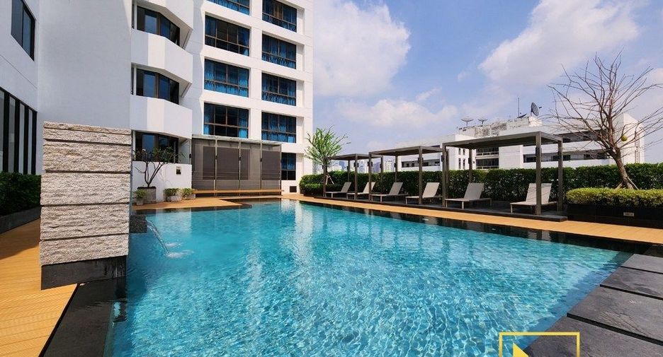 For rent 3 bedrooms apartment in Watthana, Bangkok